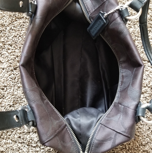 Authentic Coach bag. - Picture 5 of 8